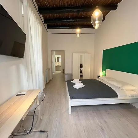 Donna Luisa A Santa Chiara Neapel