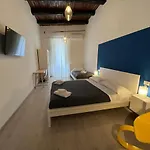 Nocleg ze śniadaniem Donna Luisa A Santa Chiara 3*